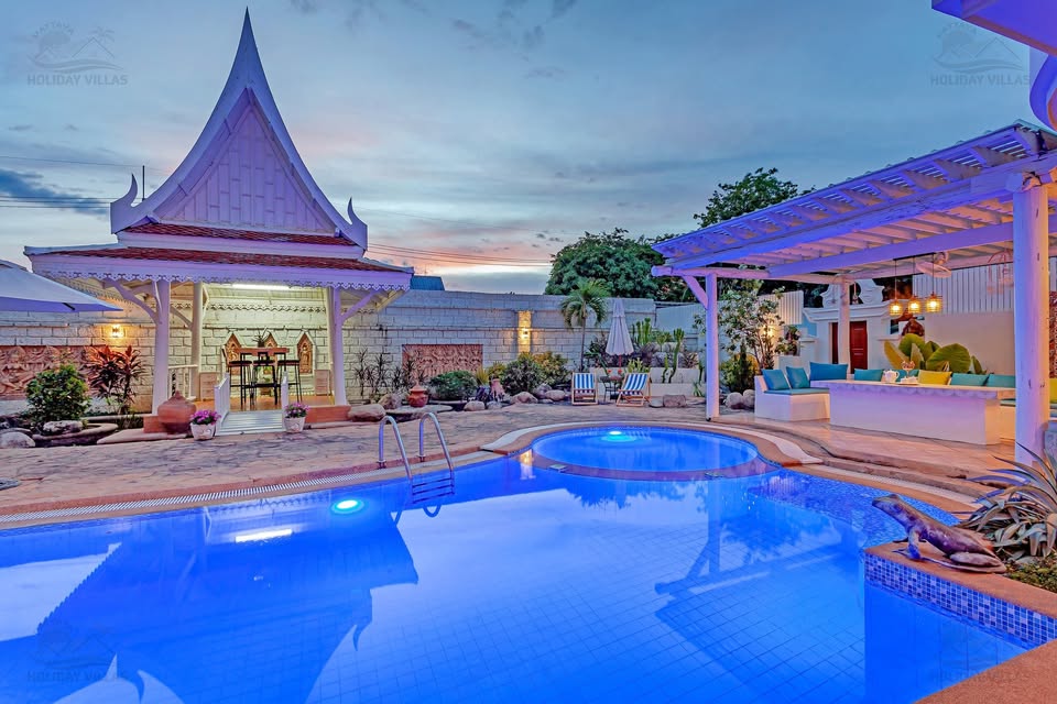  HUGE 6bdr Guests House for renovations