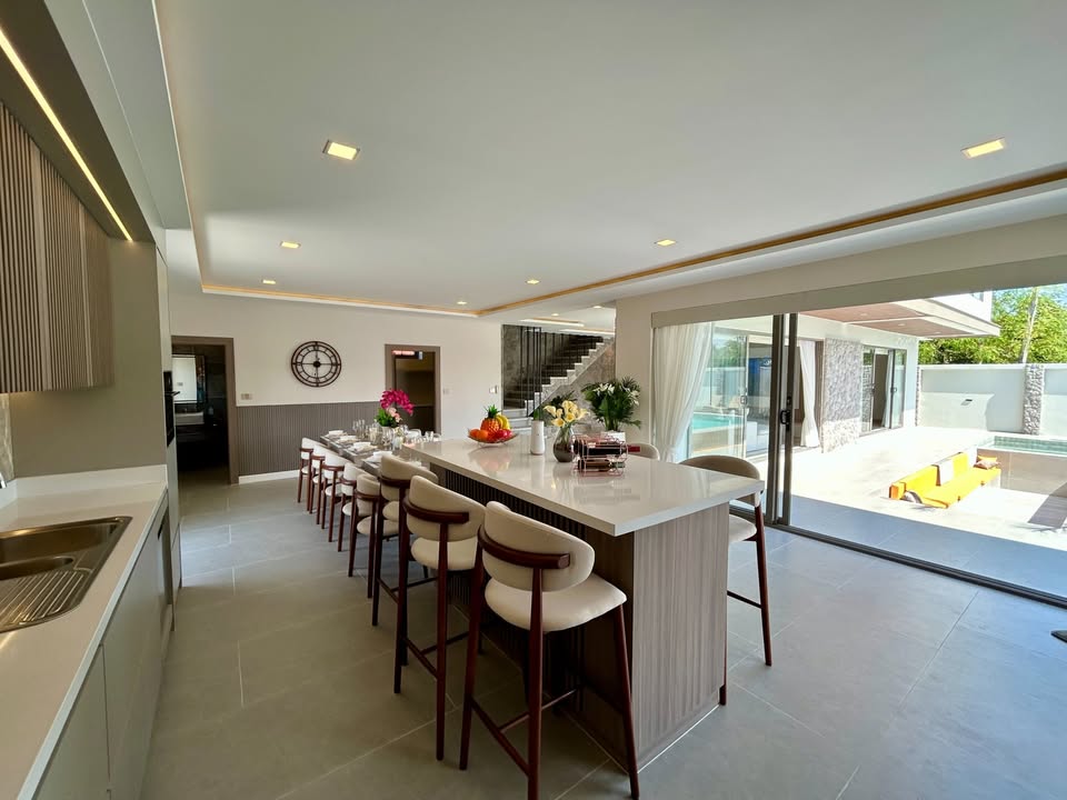 Luxury 7bdr Pool Villa for Sale in Huay Yai