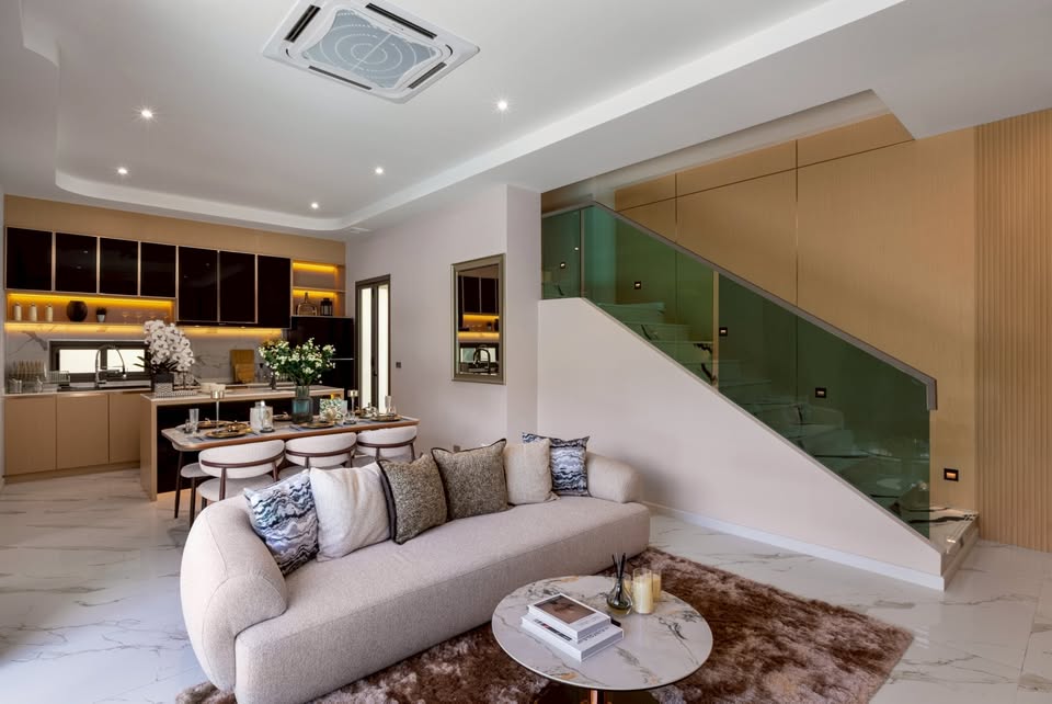 4bdr Pool Villa in the Heart of the City