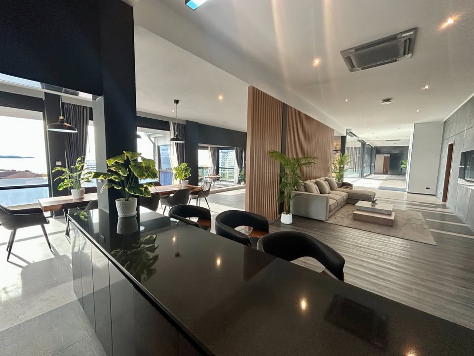 800 m2 LUXURY PENTHOUSE. PANORAMIC SEA VIEW!